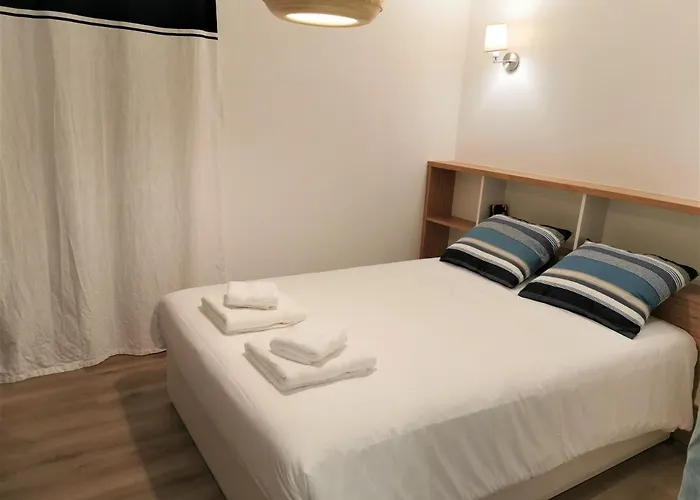 Henry - Foch 아파트